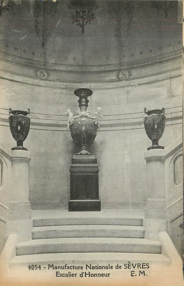 Nationalmanufaktur von SÈVRES — Ehrenstiege — E.M. n°4054 - Vorderseite